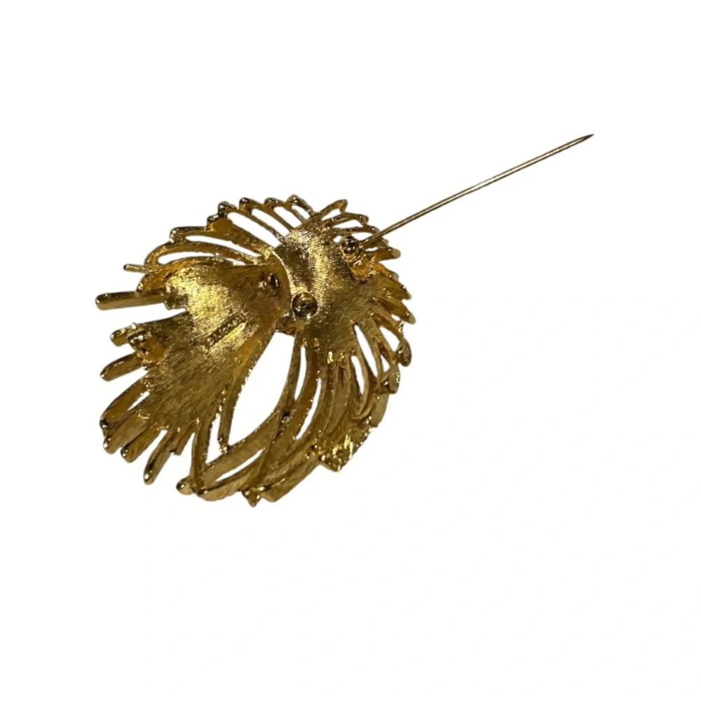 Vintage Monet Mirador
Brooch Gold Tone Starburst size 2" X 2" - Picture 8 of 17